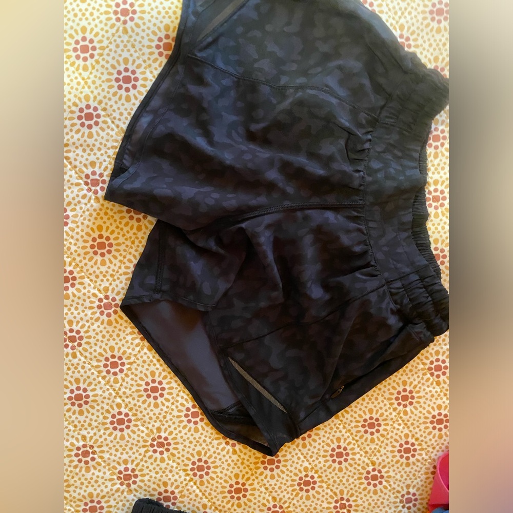 Lululemon hotty hot shorts 4"